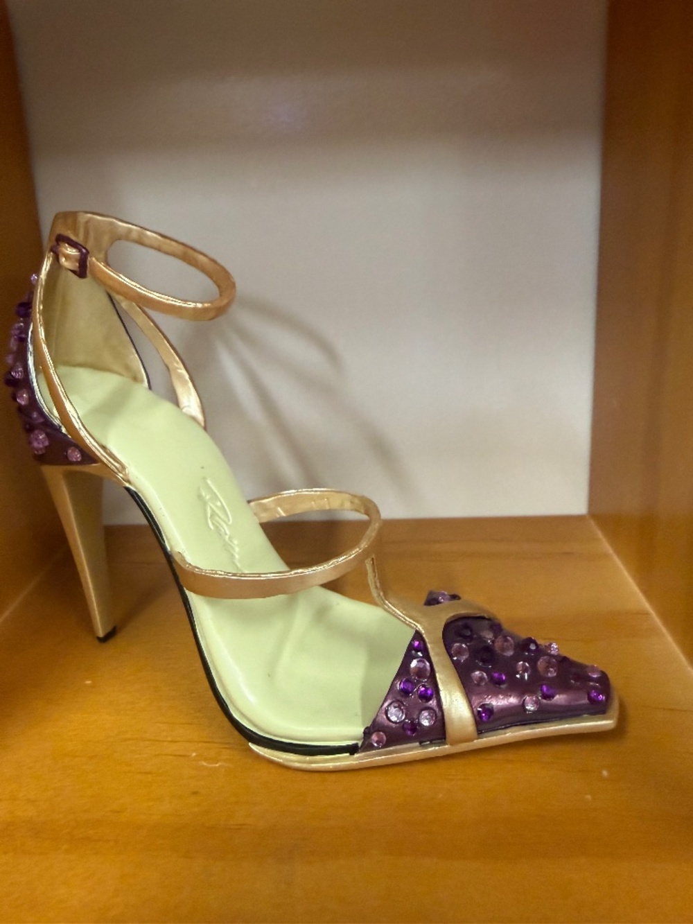 Just the Right Shoe Figurine- Socialite- EJ525